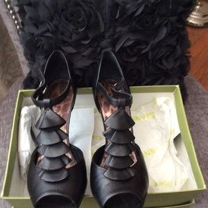 GIANNI BINI - Black ruffled heel